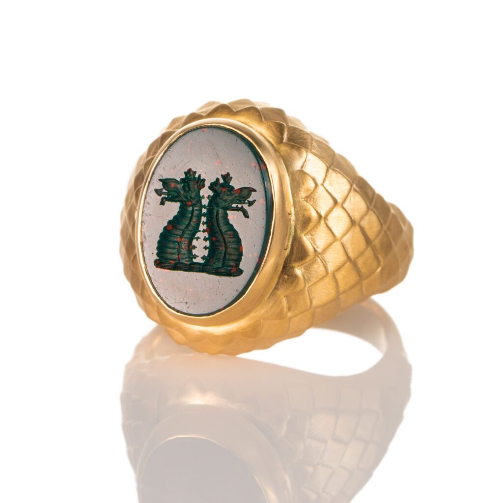 Double Dragon Poison ring set in 18K gold with scale engraving